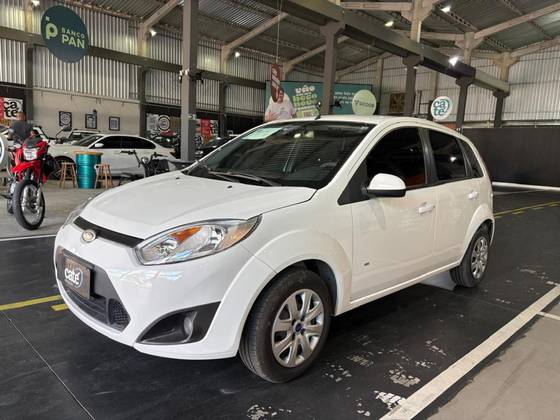 FORD FIESTA 1.0 ROCAM SE 8V FLEX 4P MANUAL FORD FIESTA 1.0 ROCAM SE 8V FLEX 4P MANUAL